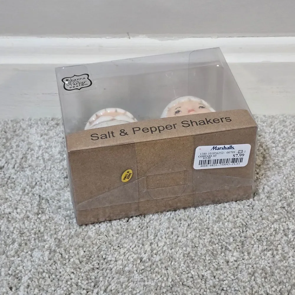 Johanna Parker Pastel Santa and‎ Mrs Claus Salt n Pepper Shakers